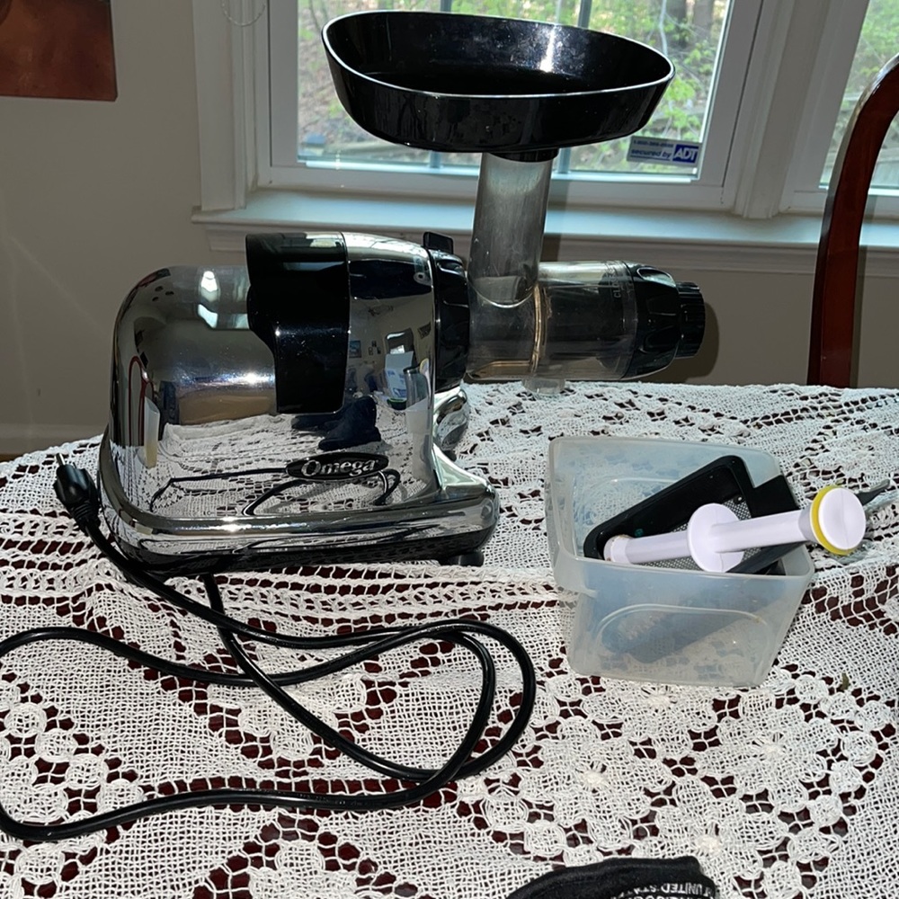 Omega juicer